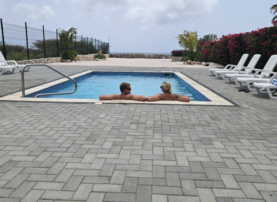 7b couple in the pool 20250603_131114